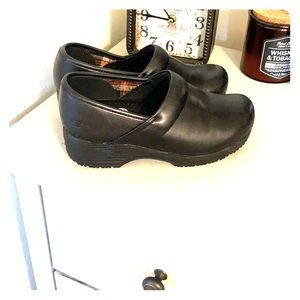 Sketchers TONE-UPS CLOG SLIP RESISTANT